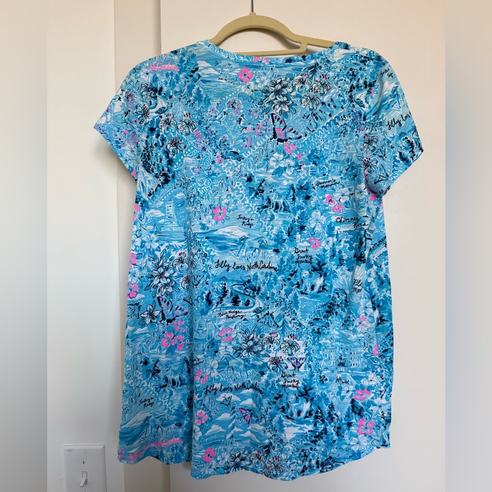 GUC Lilly Pulitzer Etta V-Neck - Lilly Loves North Carolina - Picture 2 of 5